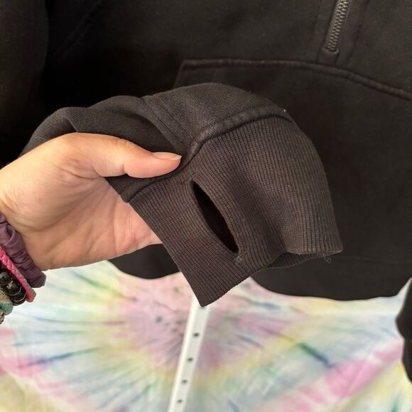 Lululemon Scuba Oversized 1/2 Zip Hoodie
Black XS / small $118 msrp sweatshirt - Picture 7 of 9